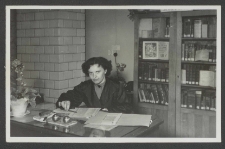 [Miejska Biblioteka Publiczna w Radomiu - Dyr. Danuta Tomczyk w gabinecie]