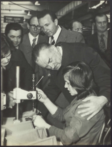 [Wizyta Prezesa Rady Ministrów Piotra Jaroszewicza w Zakładach Metalowych Predom-Łucznik im. Gen. Waltera w Radomiu]