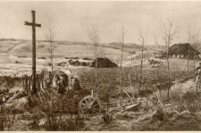 [Bitwa pod Racławicami : Grupa włościan modlącyc się pod krzyżem za powodzenie oręża polskiego]