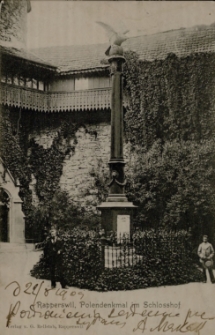 [Dziedziniec Muzeum Polskiego w Rapperswil]